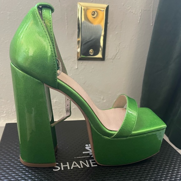 Size 8 Shane Justin Green Platform Heels, Never Worn. - Picture 1 of 3
